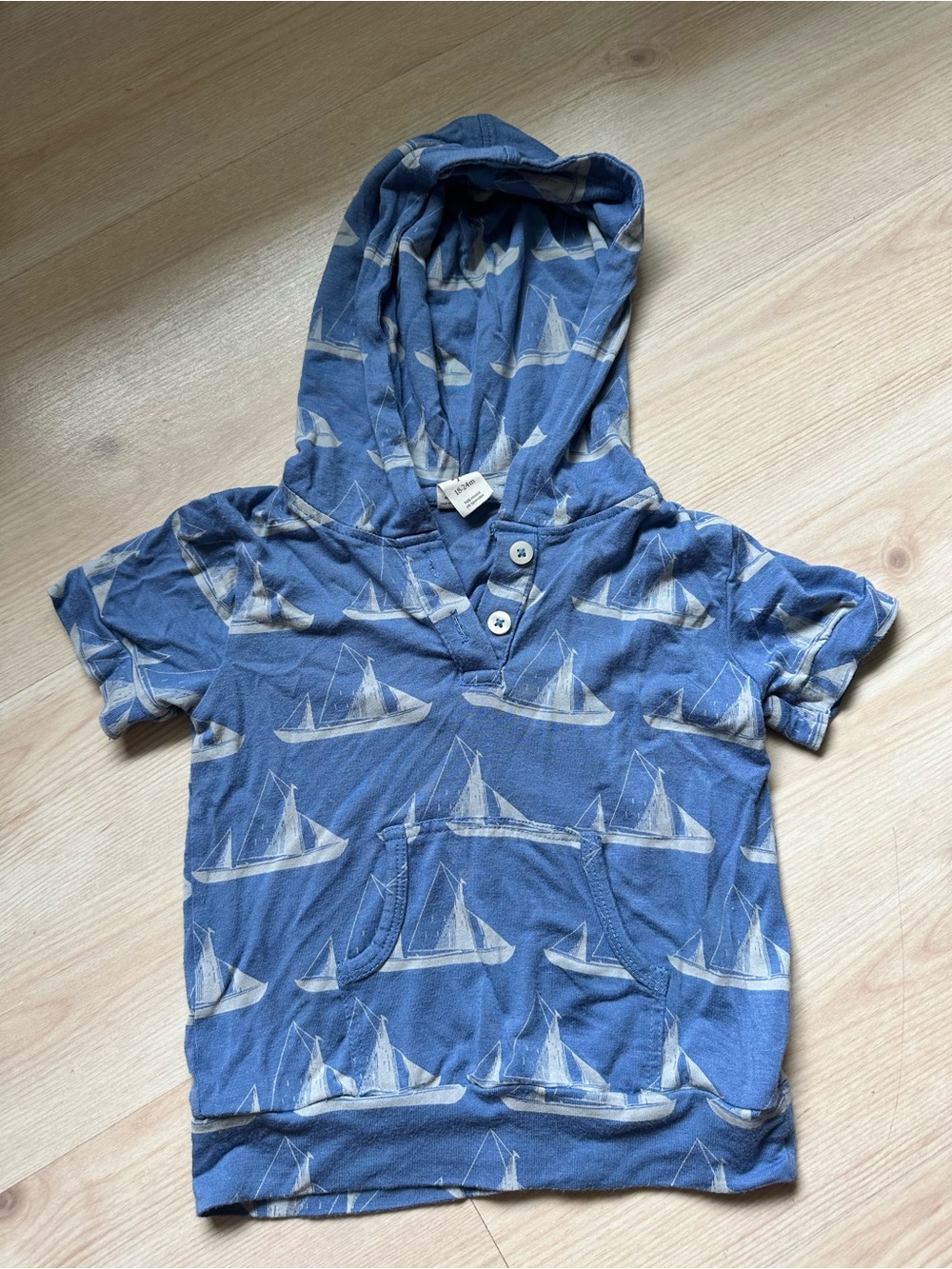Kate Quinn Blue Hooded Short-Sleeve Tee with Sailboat Print